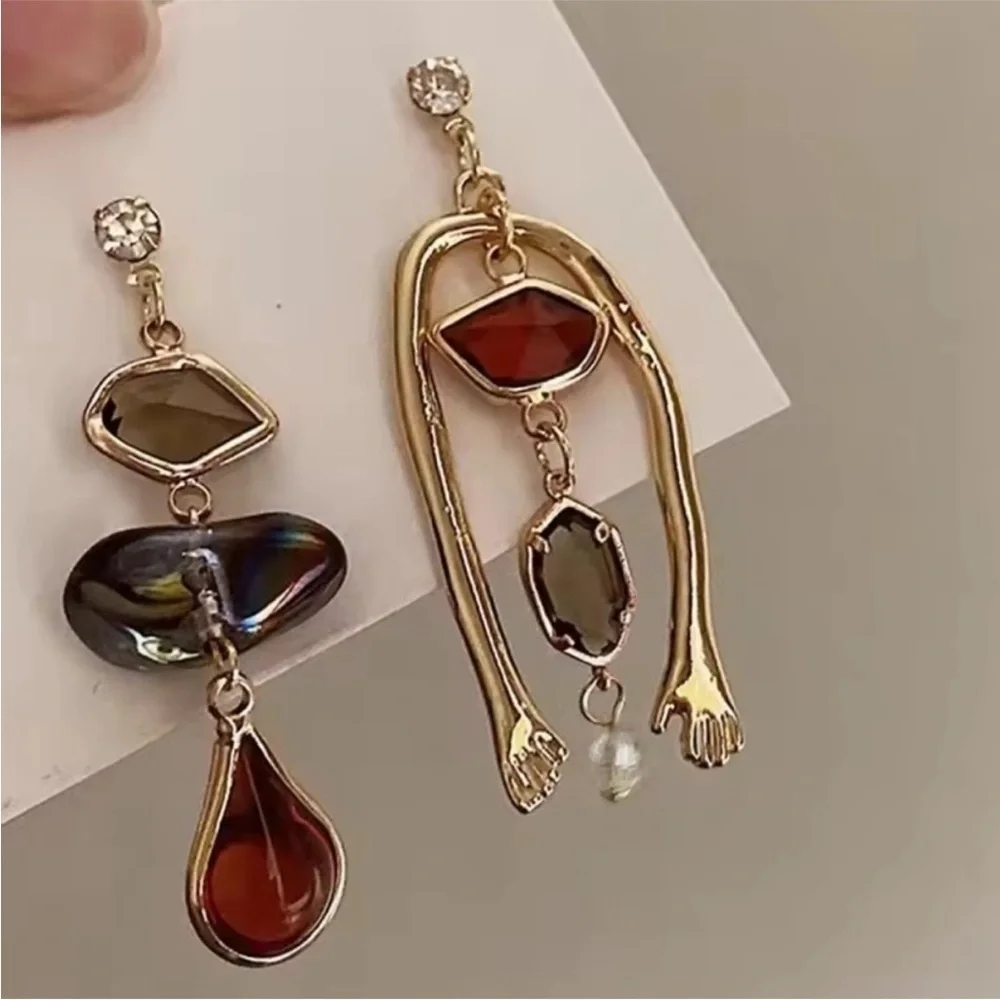 Artsy Mismatched Dangle Earrings
